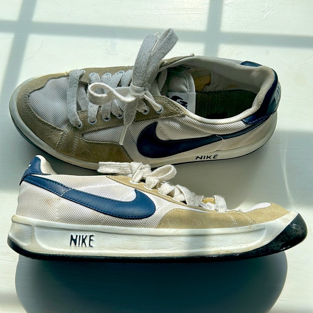 Nike, Adversary, white and navy, size 8